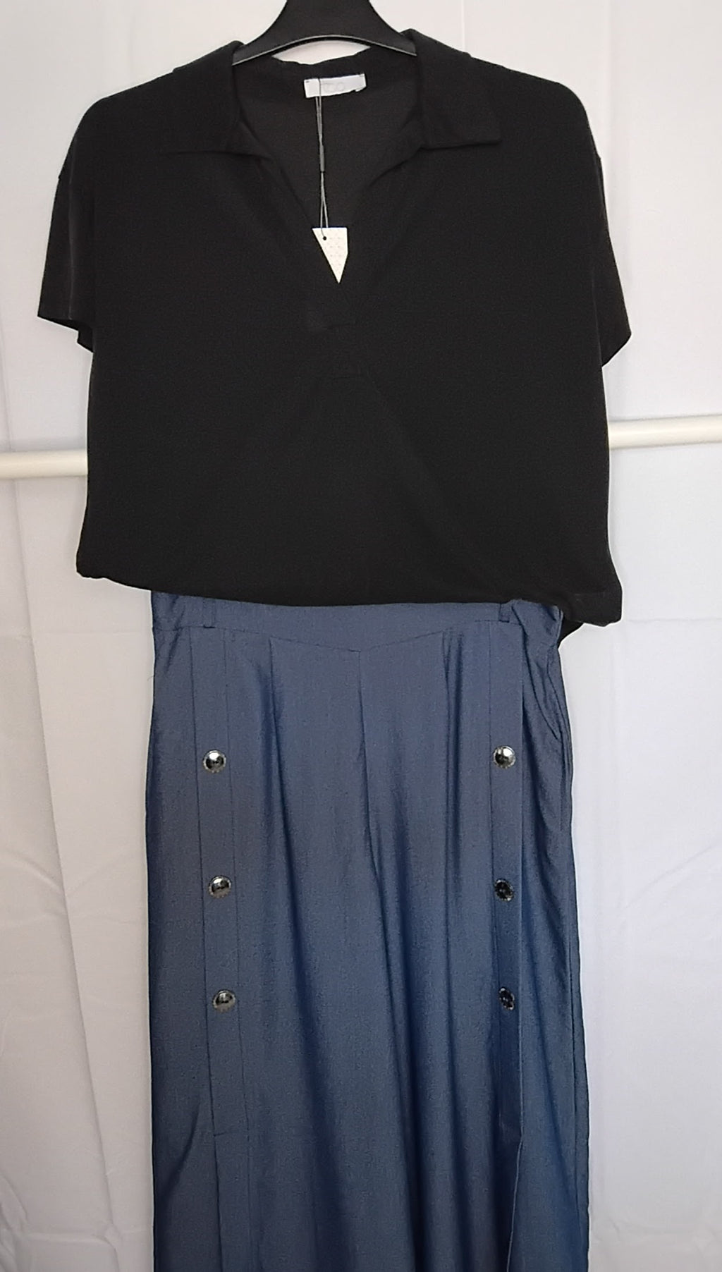 Short-sleeved polo shirt · 70% Modal · Plus size · L to XXL · Black or Beige