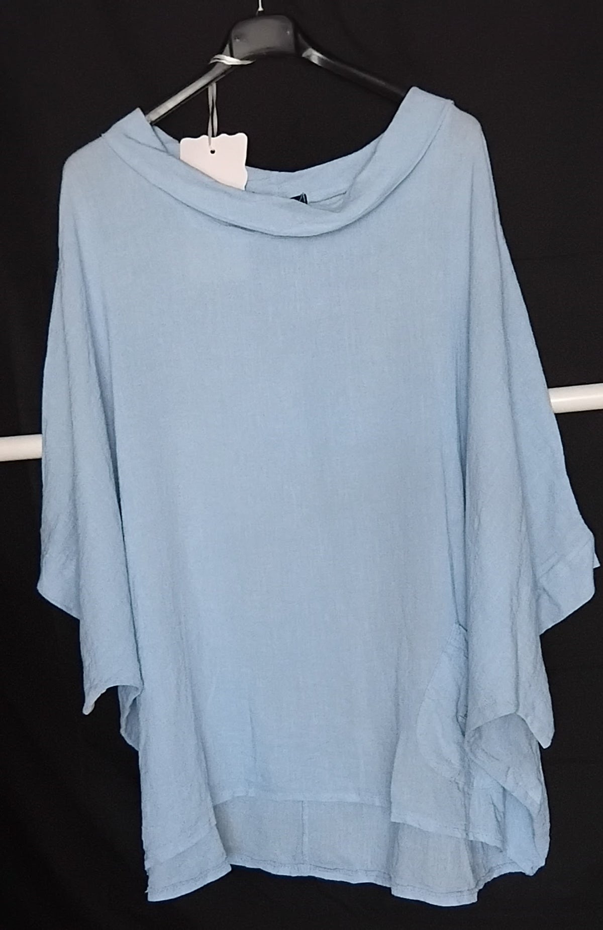 Blouse ample · 100% lin · Bleu ciel · Manches chauve-souris · T60-62