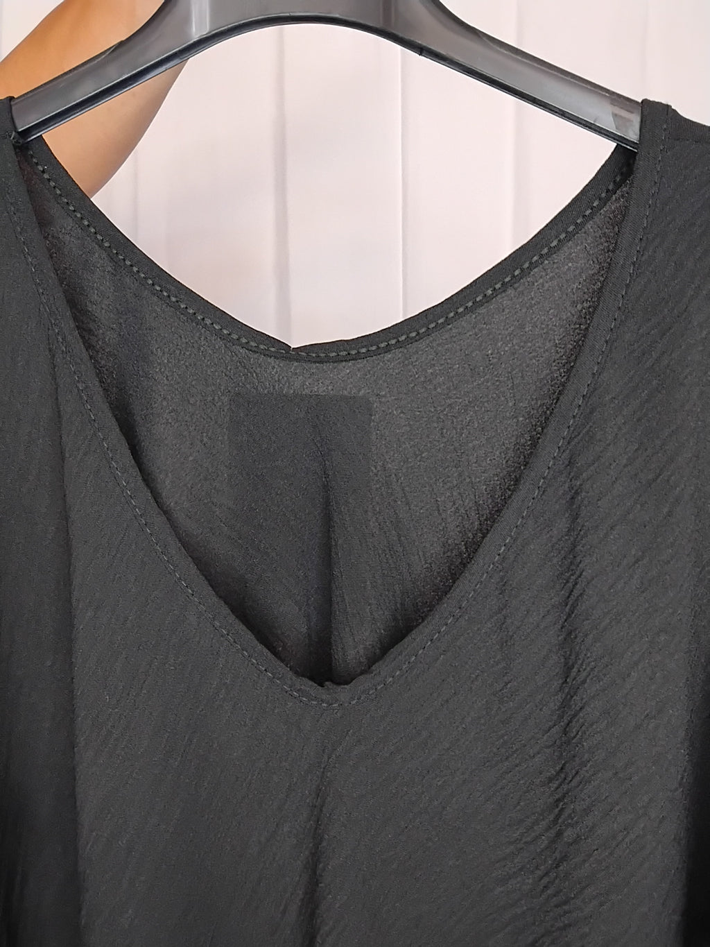 Blouse fluide · Col V · Coupe pyramide · 4 couleurs · TU46-52