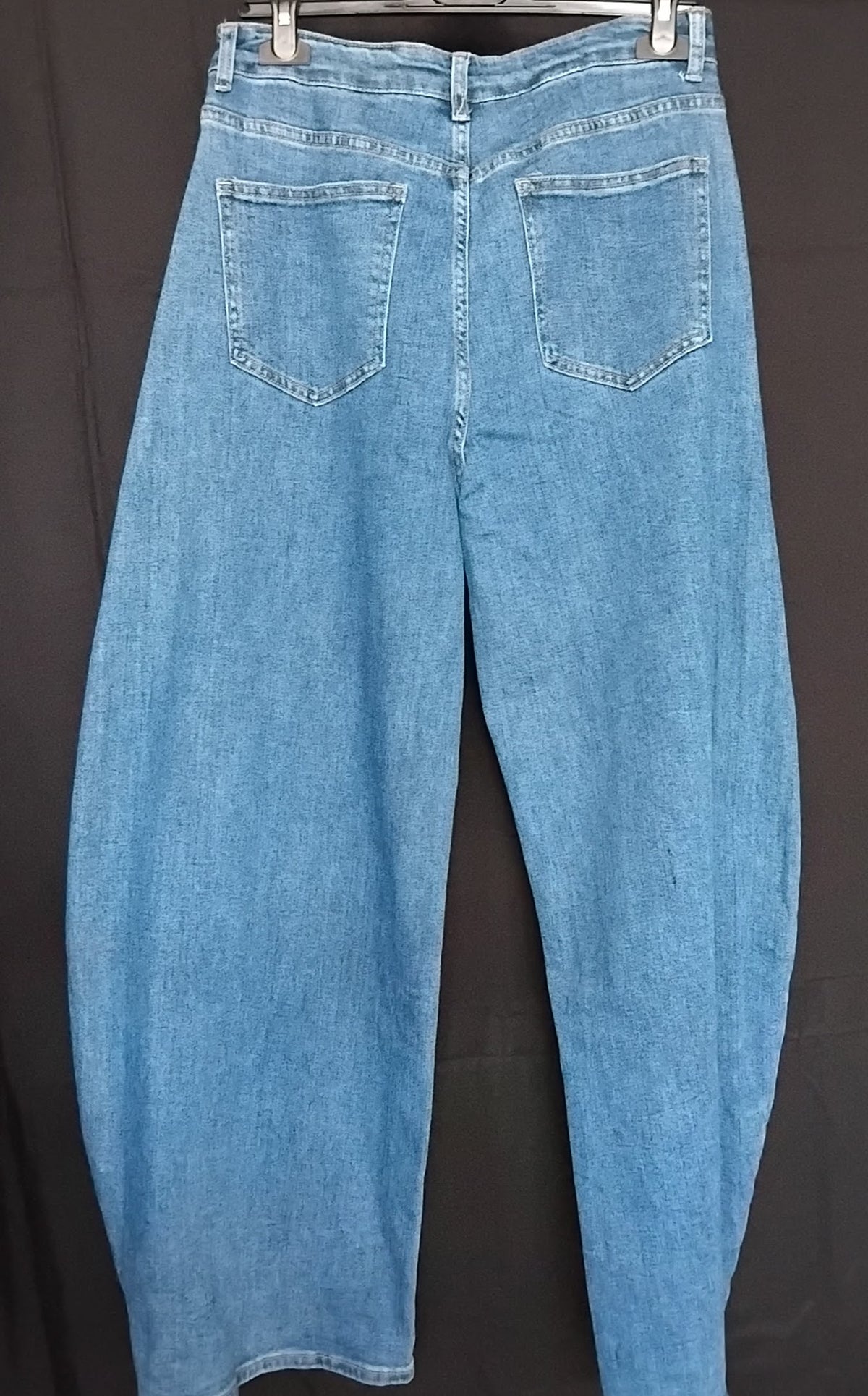 Jean à jambe arrondie - détails rivetés - XL