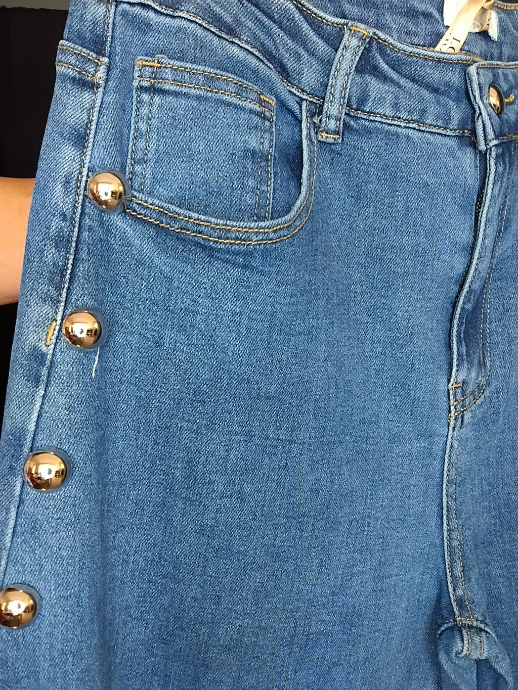 Straight leg jeans · Classic fit · Arabesque detail · XL