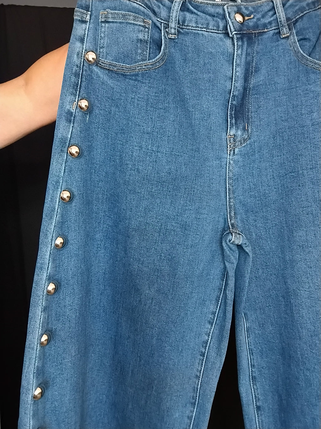 Straight leg jeans · Classic fit · Arabesque detail · XL