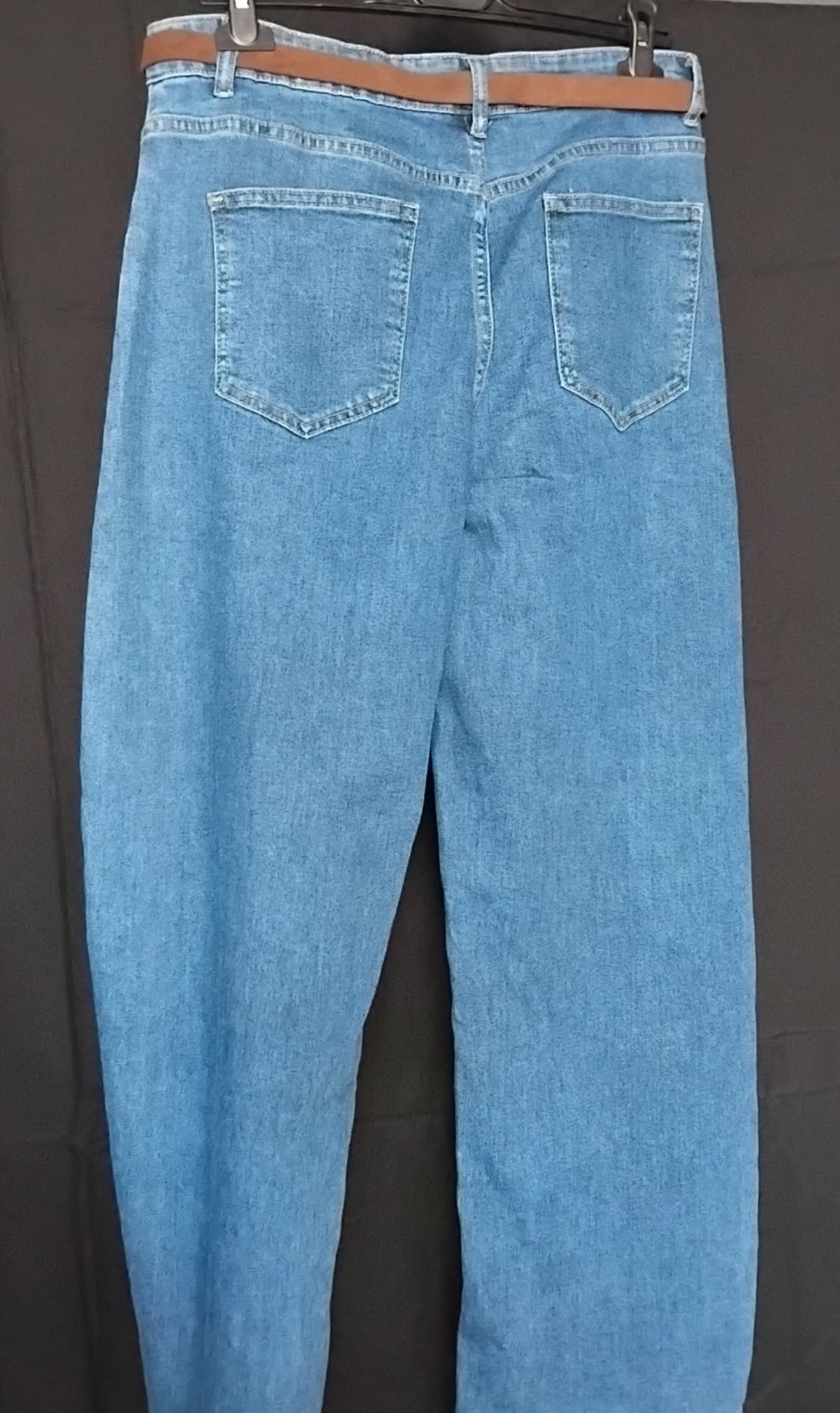 Straight leg jeans · Classic fit · Arabesque detail · XL