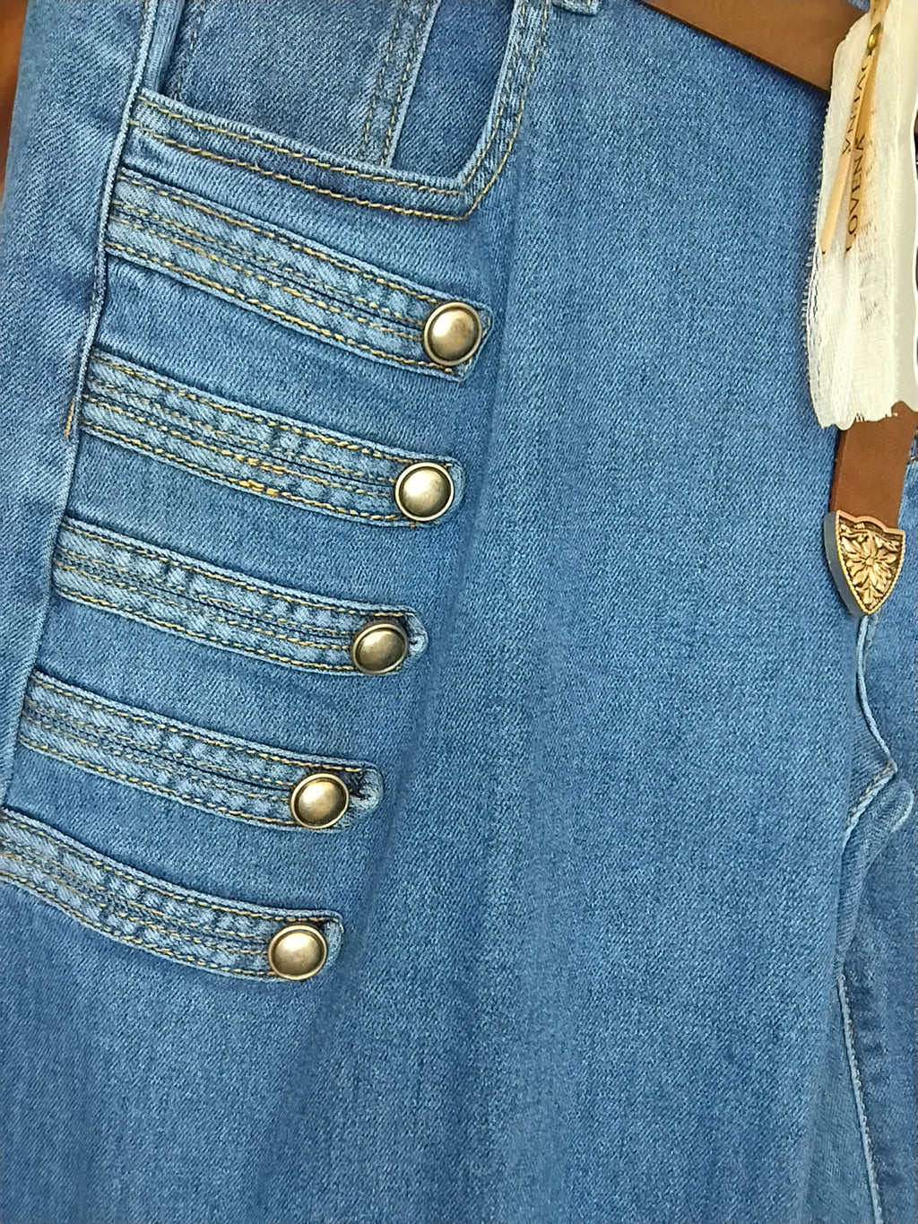 Straight leg jeans · Classic fit · Arabesque detail · XL