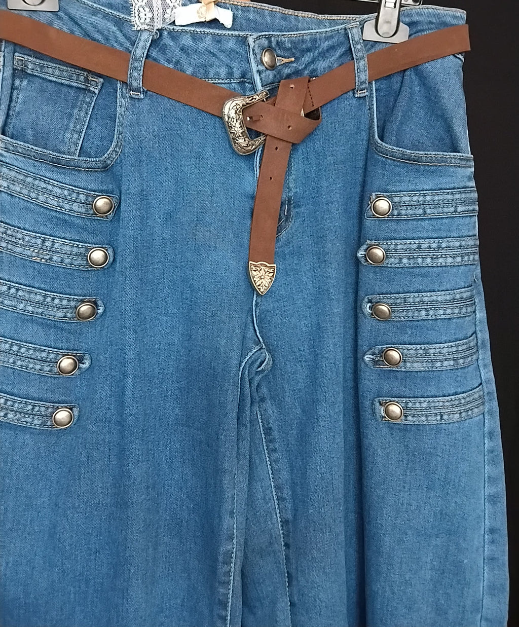 Straight leg jeans · Classic fit · Arabesque detail · XL