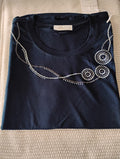 T-shirt bleu marine · Col rond · Broderie écru et gris · M-L / XL-XXL