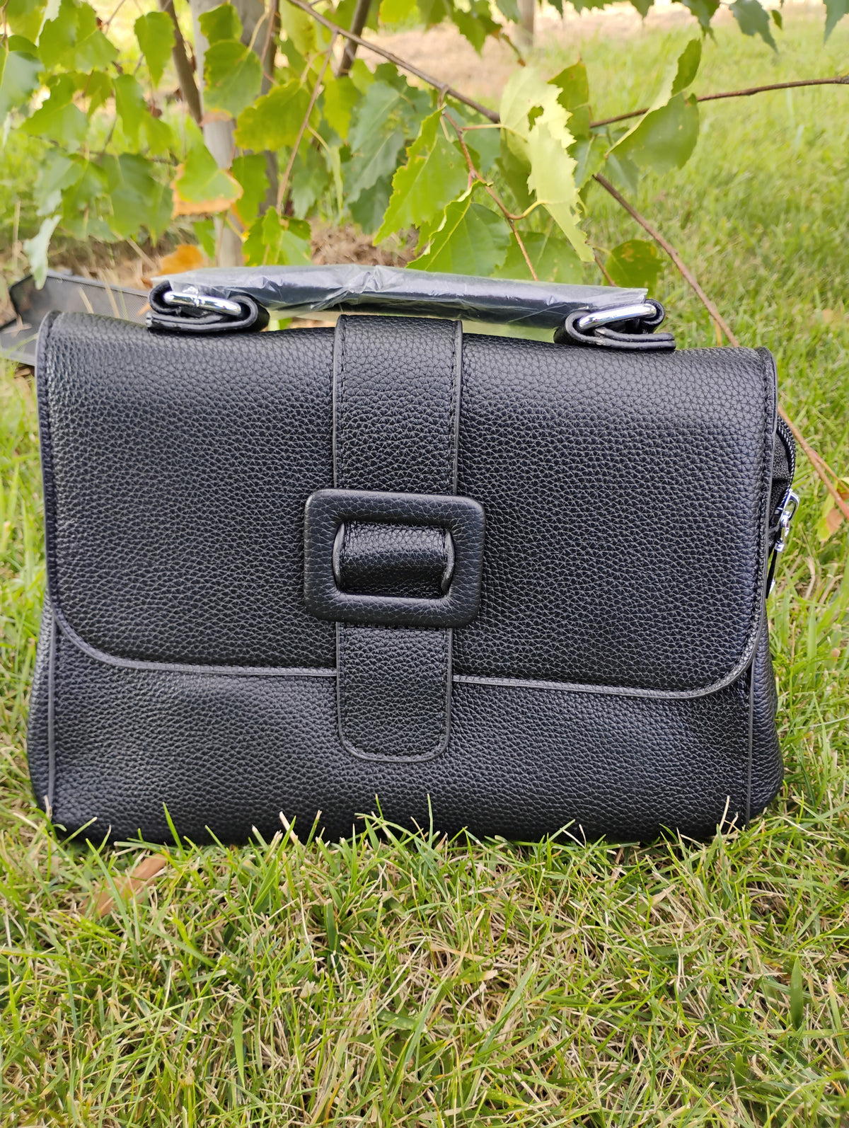 Sac à main · Forme trapèze · Simili cuir grainé · 8 couleurs · 25x11x18 cm