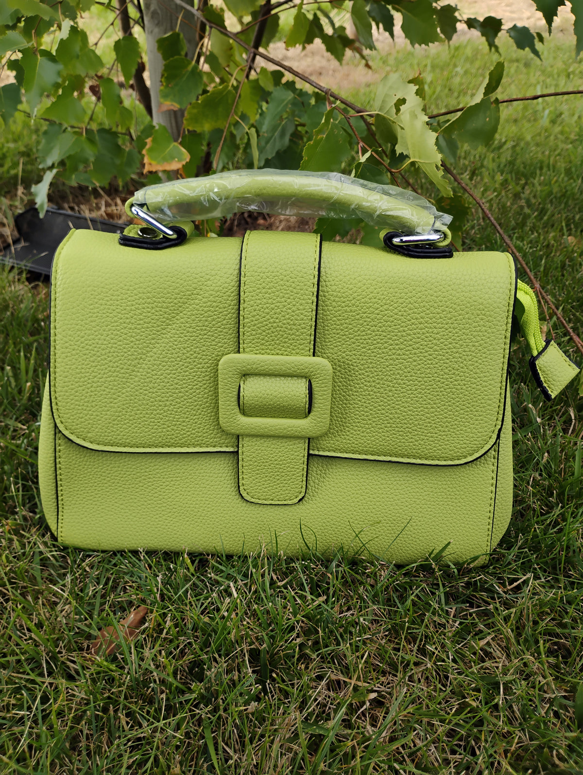 Sac à main · Forme trapèze · Simili cuir grainé · 8 couleurs · 25x11x18 cm