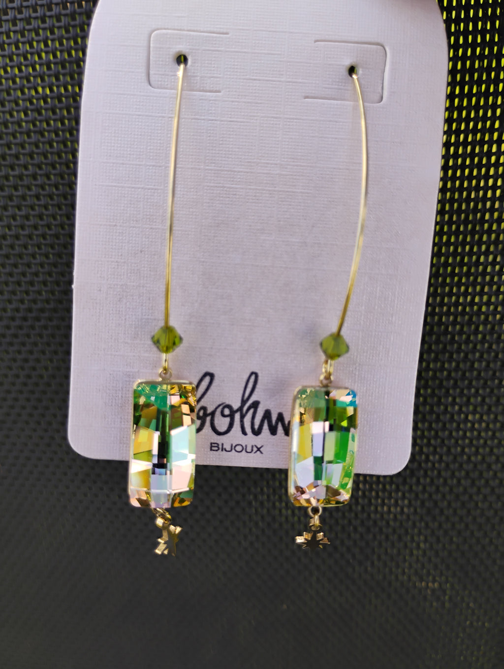 Boucles d'oreilles pendantes · Cristal et pampille étoilée · Vert ou Mauve