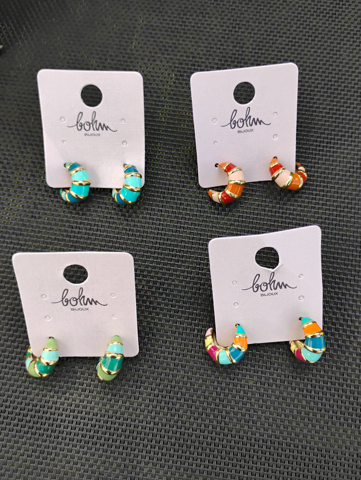 Boucles d'oreilles créoles · Torsadé émaillé · 4 couleurs · 17x17 mm