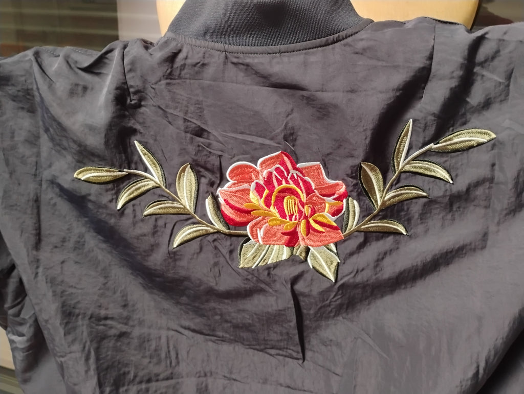 Blouson bomber brodé · Broderie florale au dos · 3 couleurs