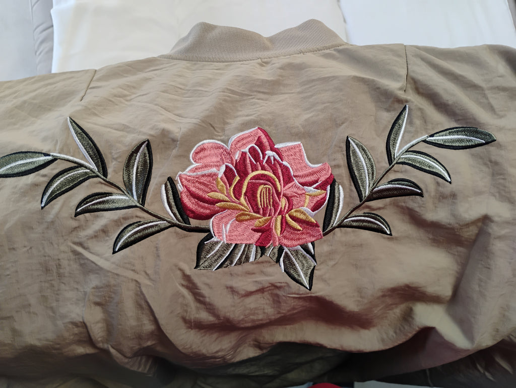 Blouson bomber brodé · Broderie florale au dos · 3 couleurs