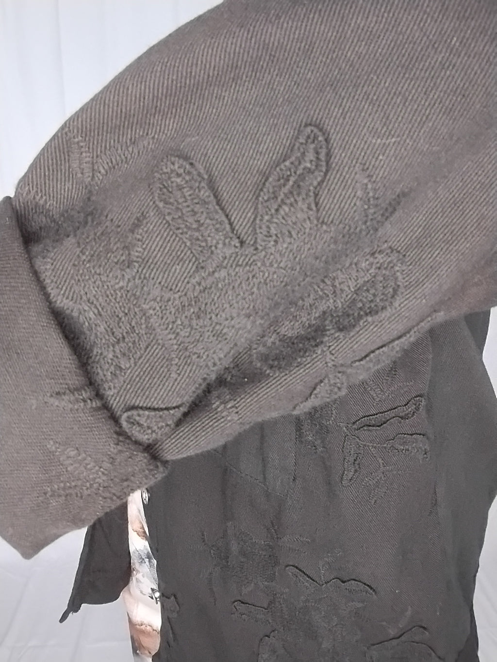Veste oversize noire à broderies florales – TU 48-62