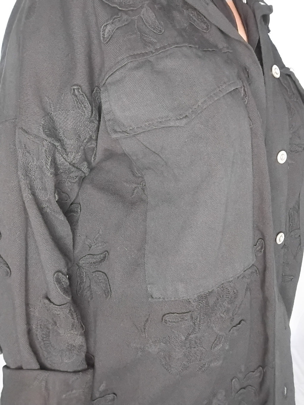 Veste oversize noire à broderies florales – TU 48-62