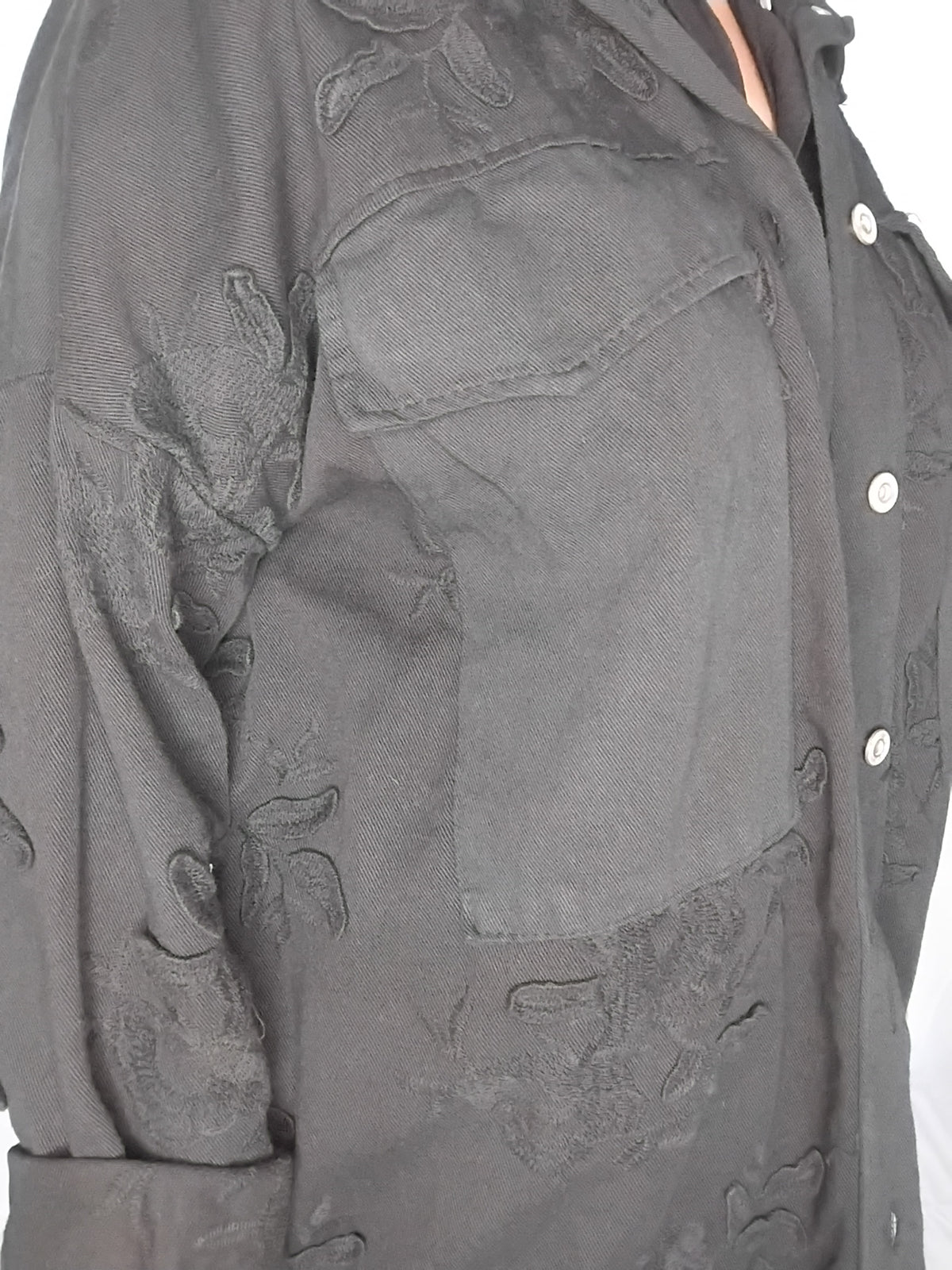 Veste oversize noire à broderies florales – TU 48-62