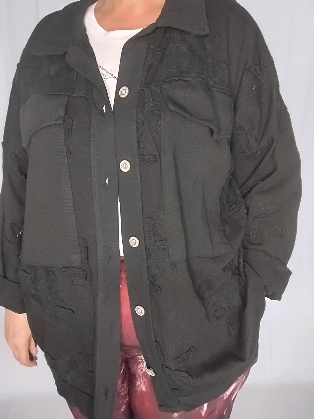 Veste oversize noire à broderies florales – TU 48-62