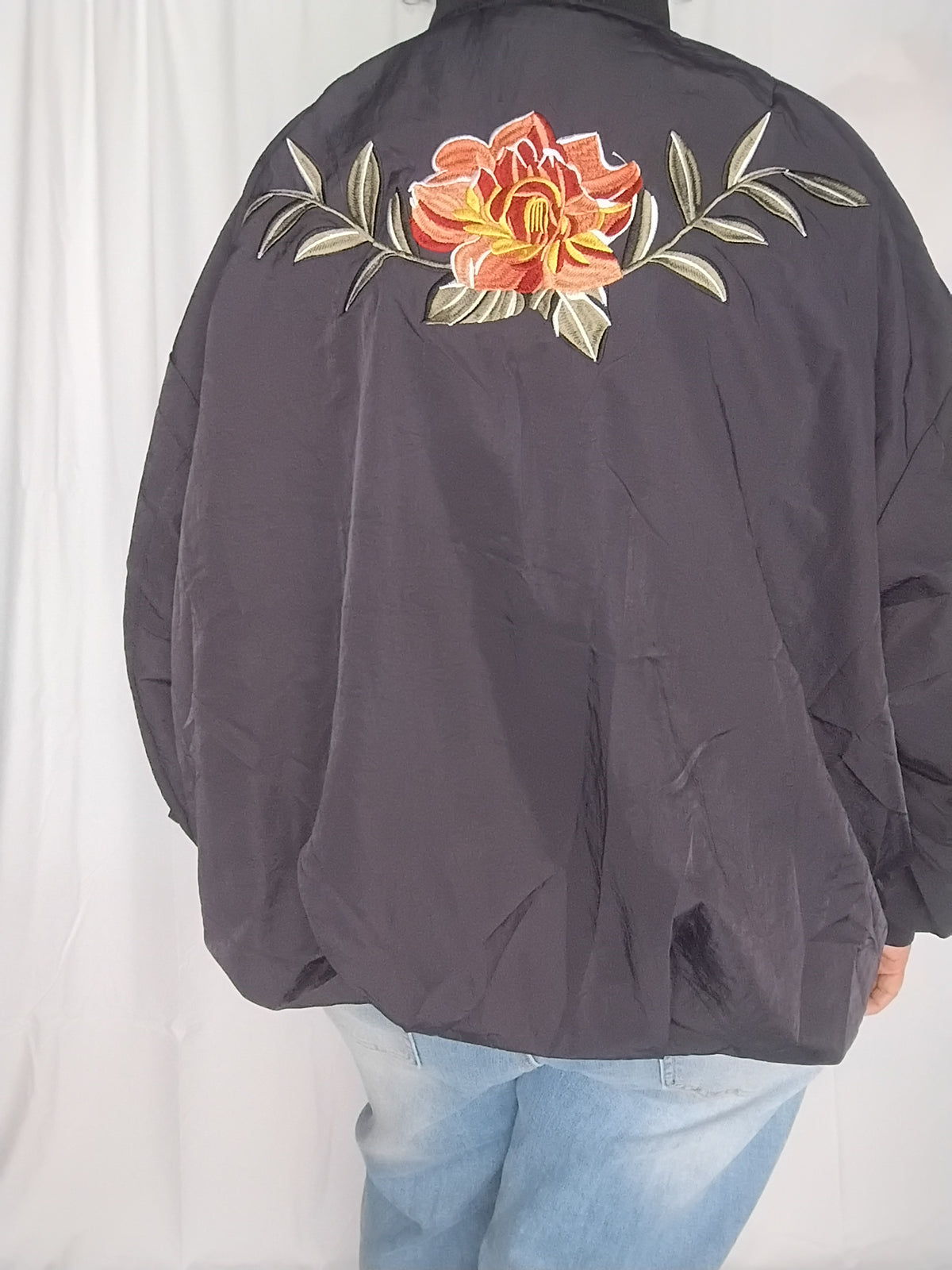 Blouson bomber brodé · Broderie florale au dos · 3 couleurs