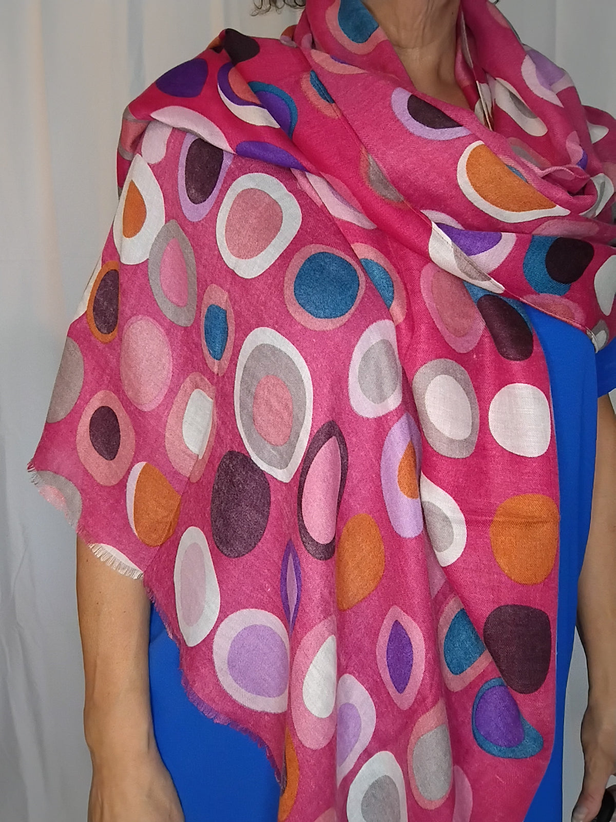 Foulard oversize à pois colorés – 86 × 180 cm