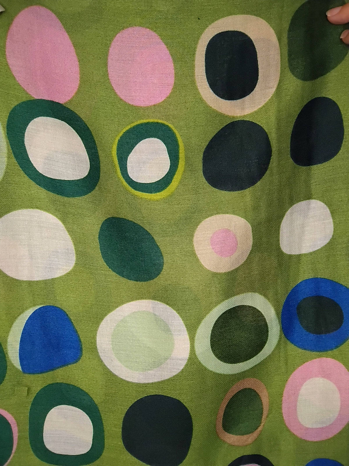 Foulard oversize à pois colorés – 86 × 180 cm