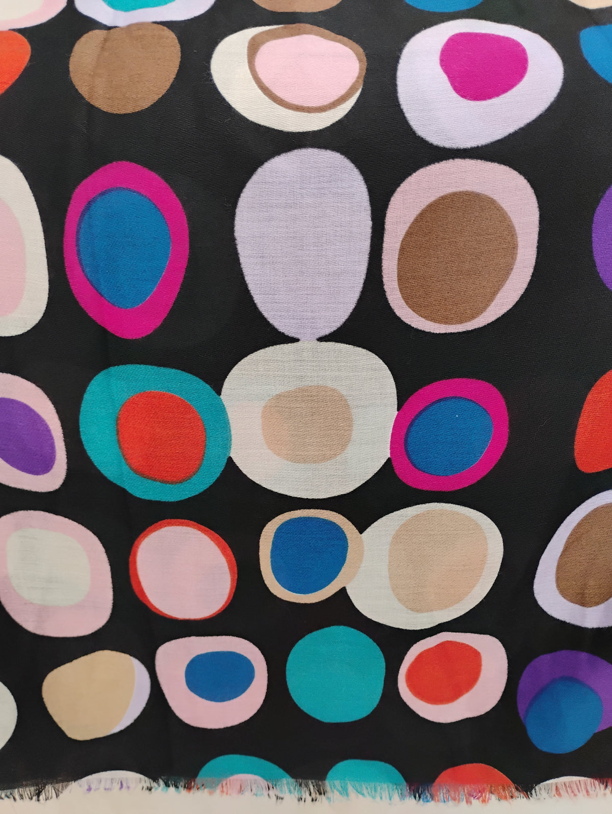Foulard oversize à pois colorés – 86 × 180 cm