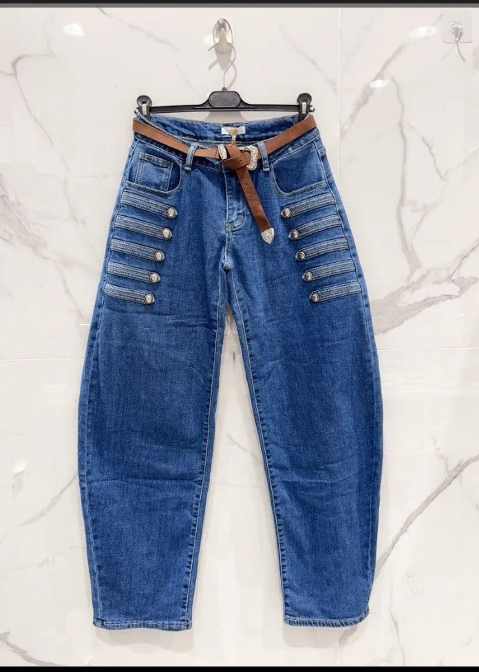 Straight leg jeans · Classic fit · Arabesque detail · XL