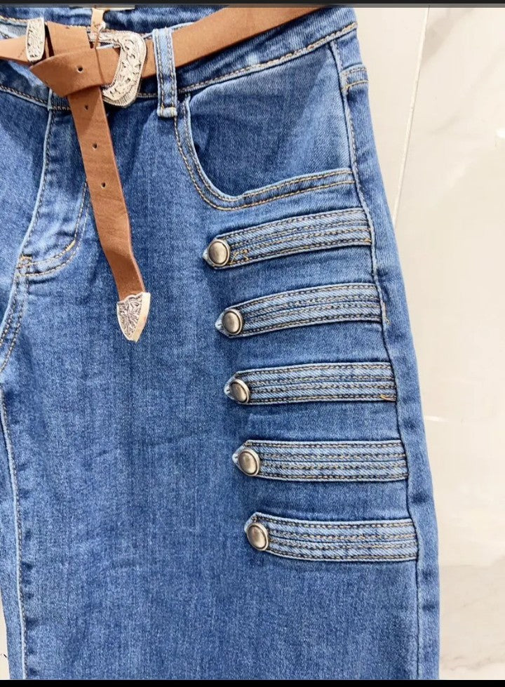 Straight leg jeans · Classic fit · Arabesque detail · XL
